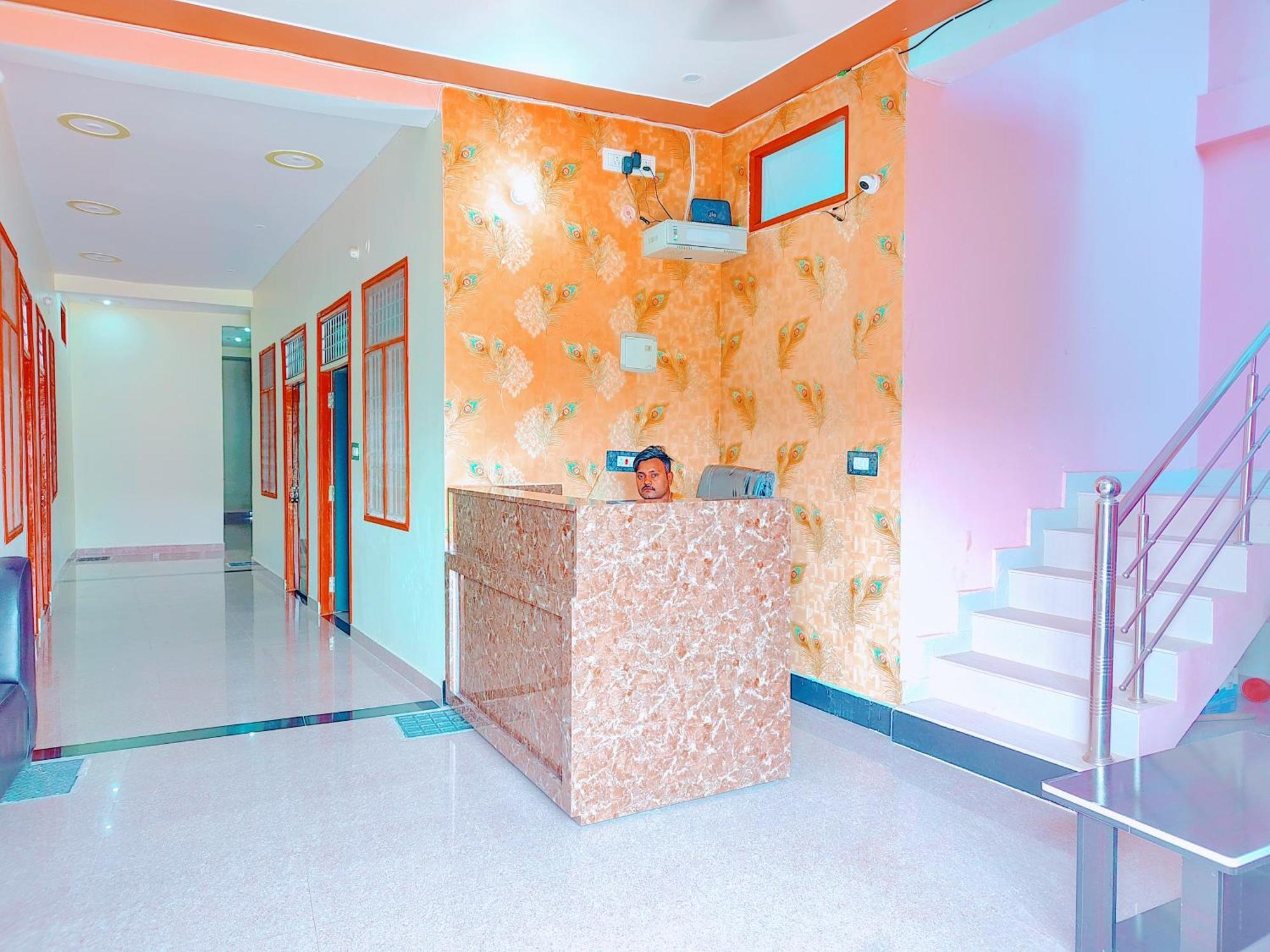 Hotel Raghukul Ayodhya Esterno foto