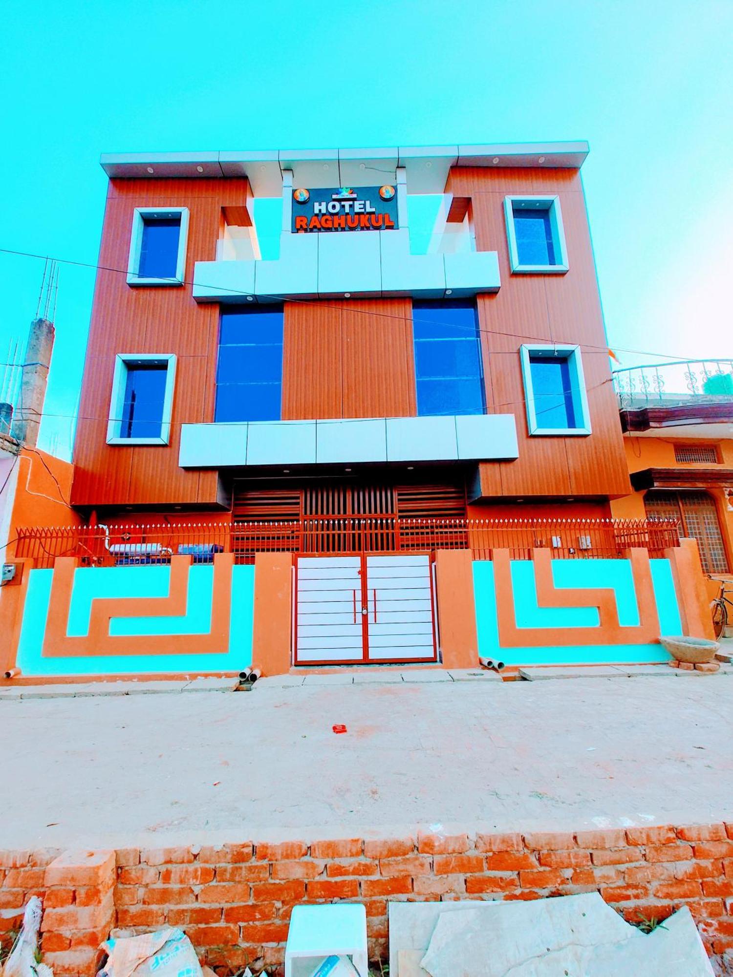 Hotel Raghukul Ayodhya Esterno foto