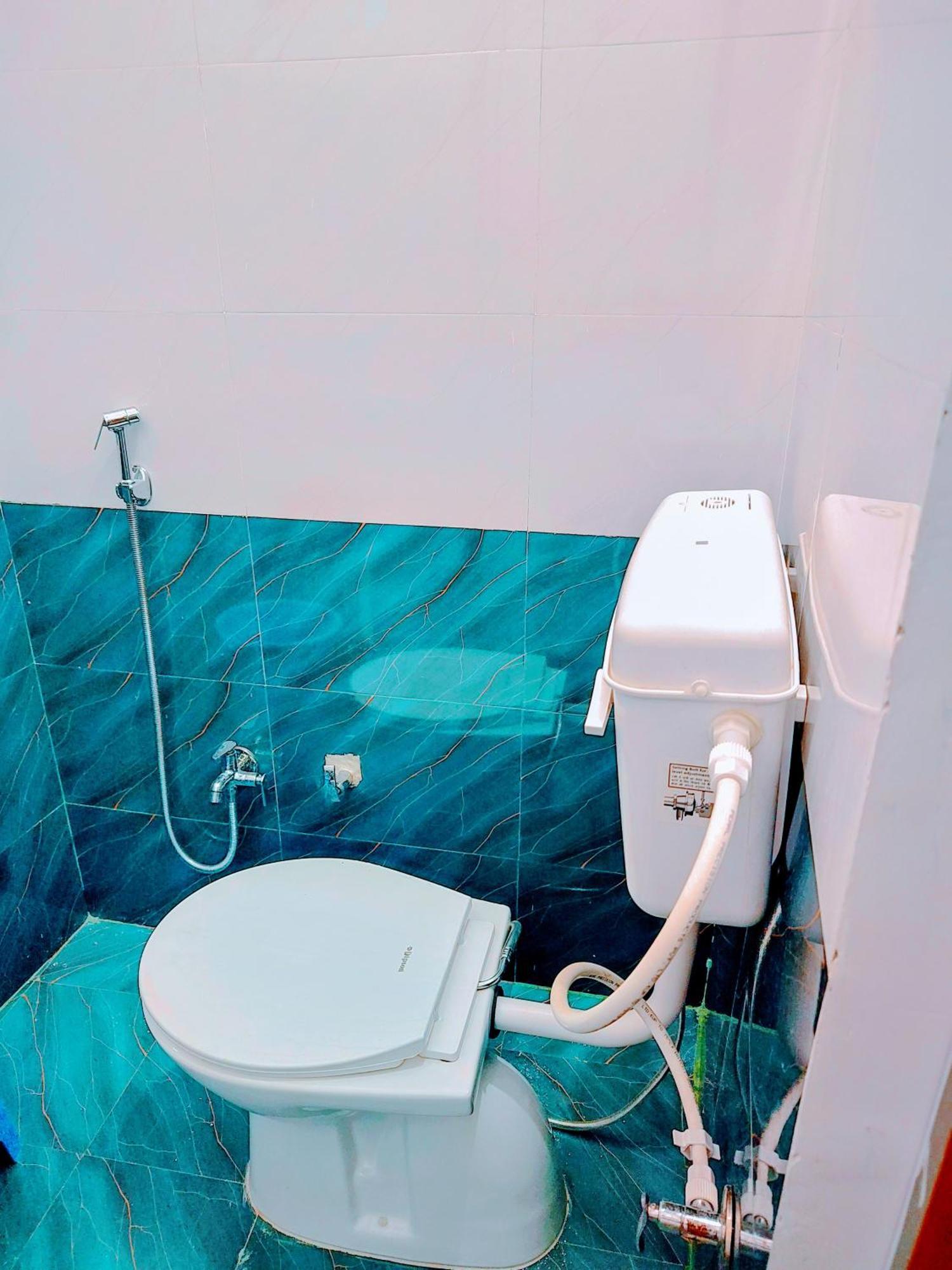 Hotel Raghukul Ayodhya Esterno foto