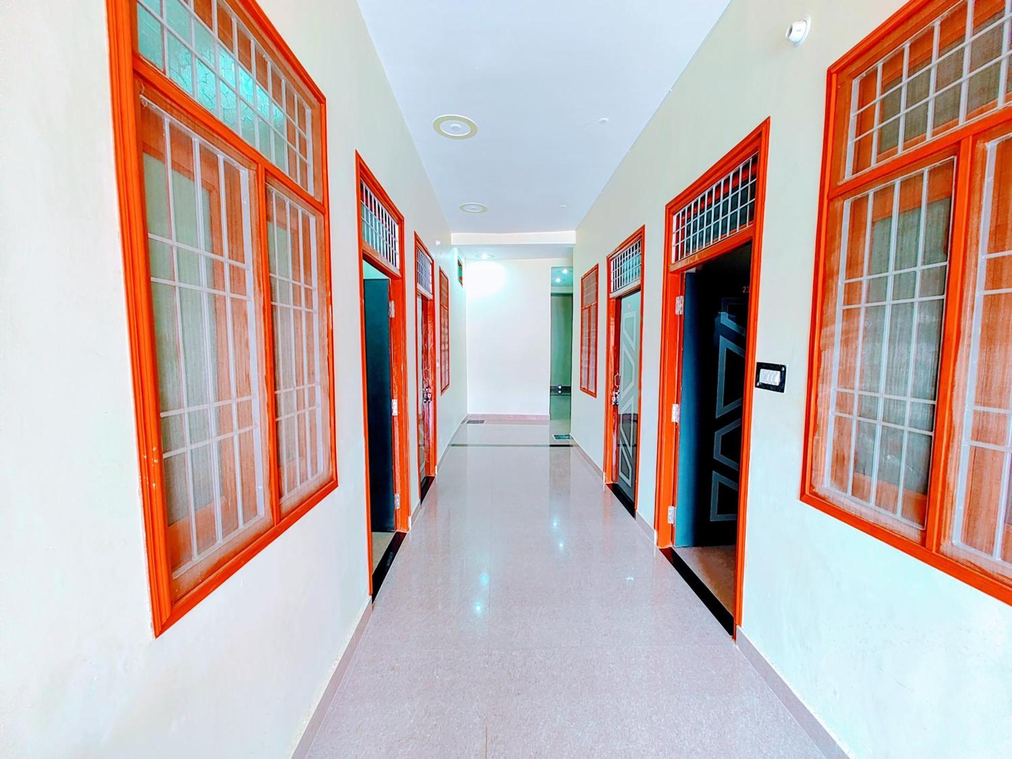 Hotel Raghukul Ayodhya Esterno foto