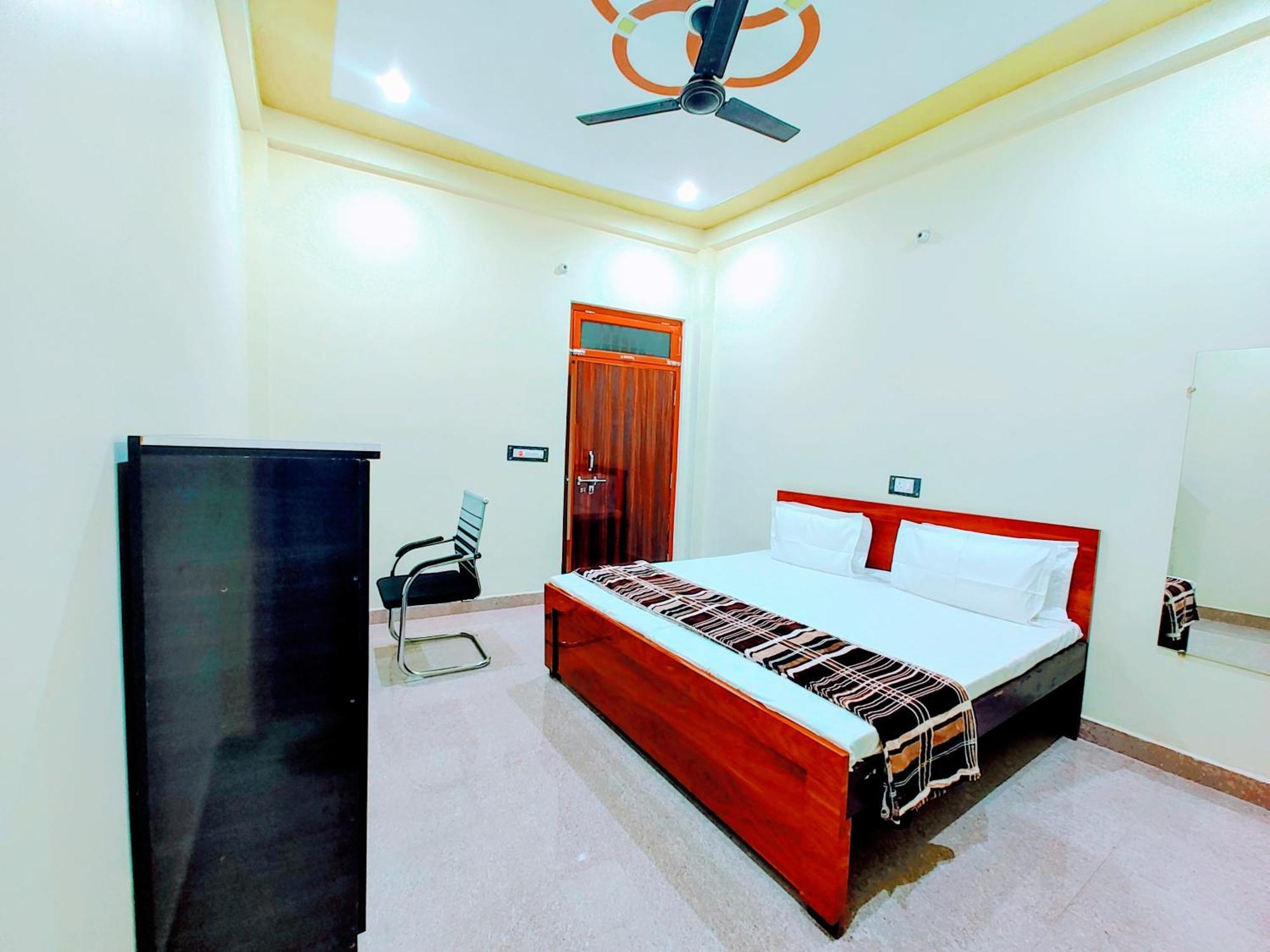 Hotel Raghukul Ayodhya Esterno foto