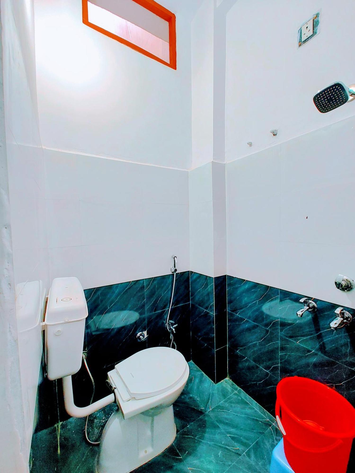 Hotel Raghukul Ayodhya Esterno foto