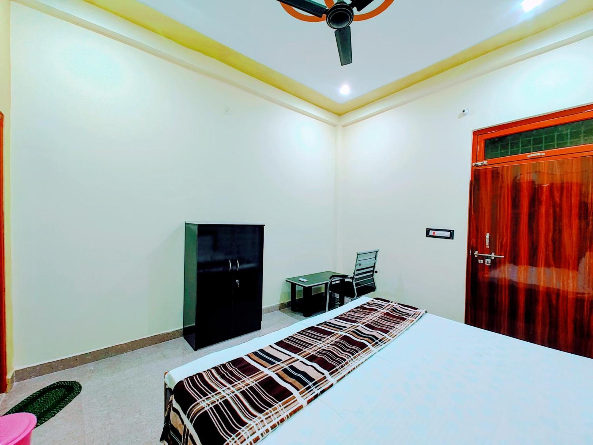 Hotel Raghukul Ayodhya Esterno foto