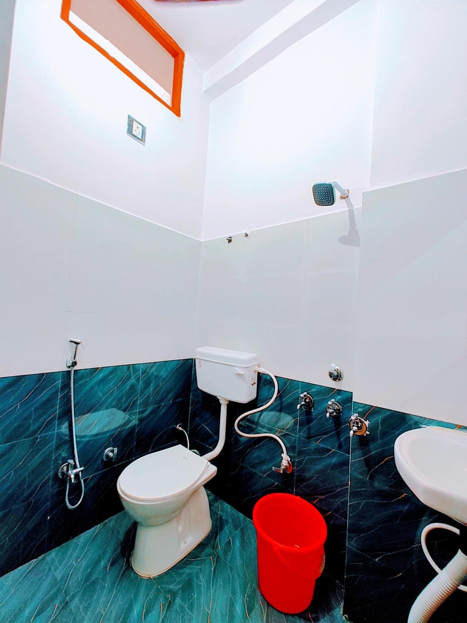 Hotel Raghukul Ayodhya Esterno foto