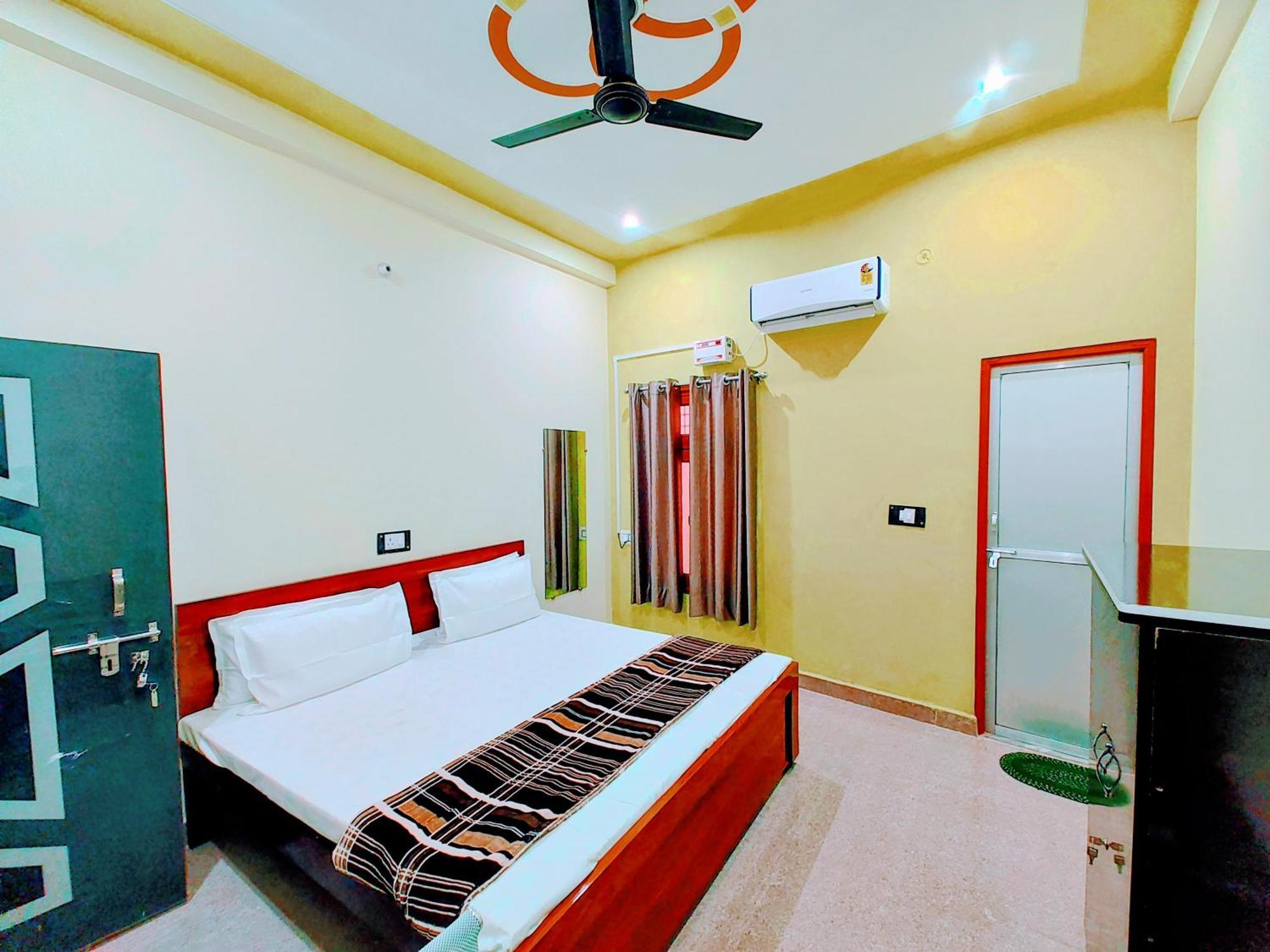 Hotel Raghukul Ayodhya Esterno foto