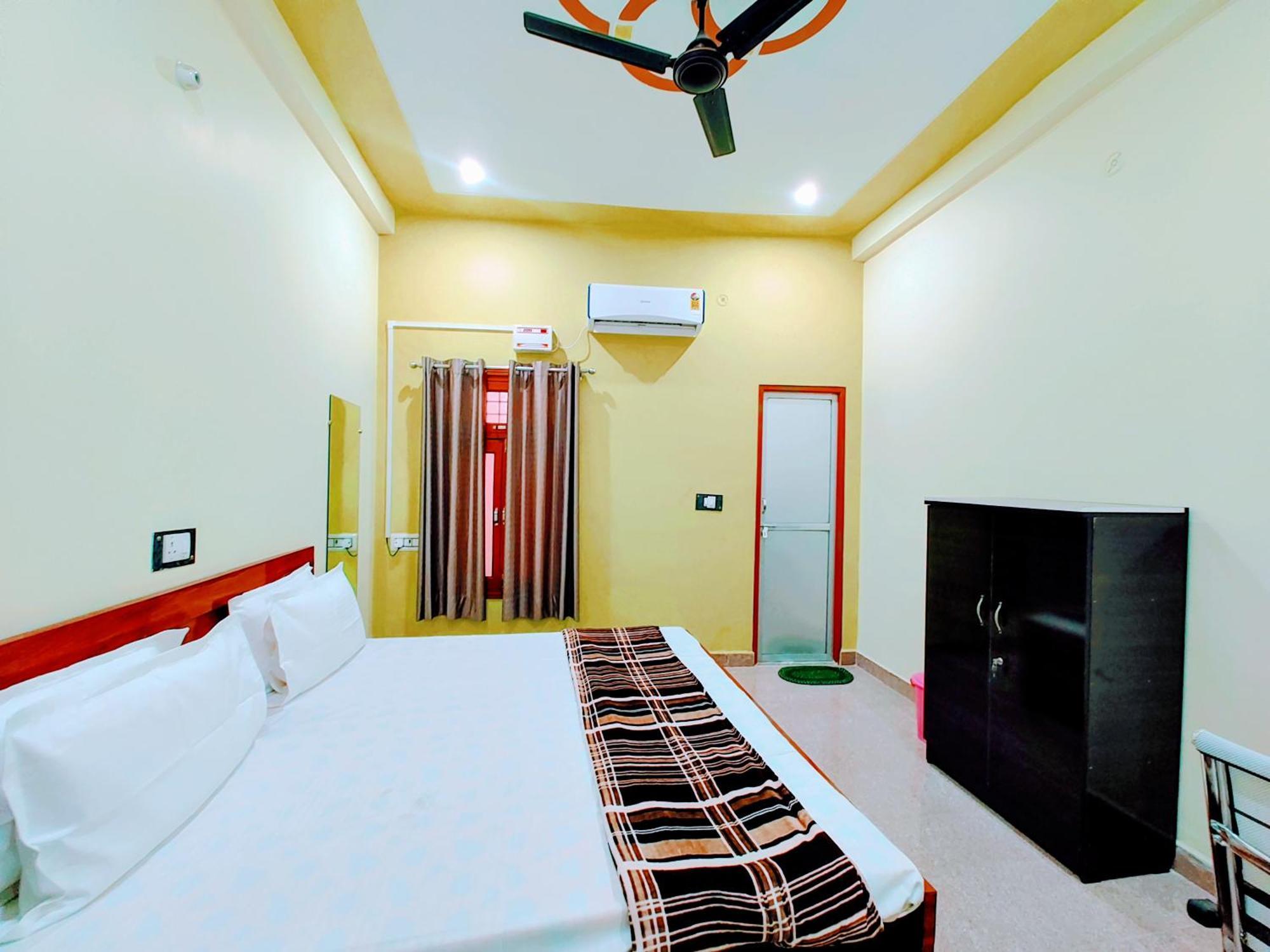 Hotel Raghukul Ayodhya Esterno foto