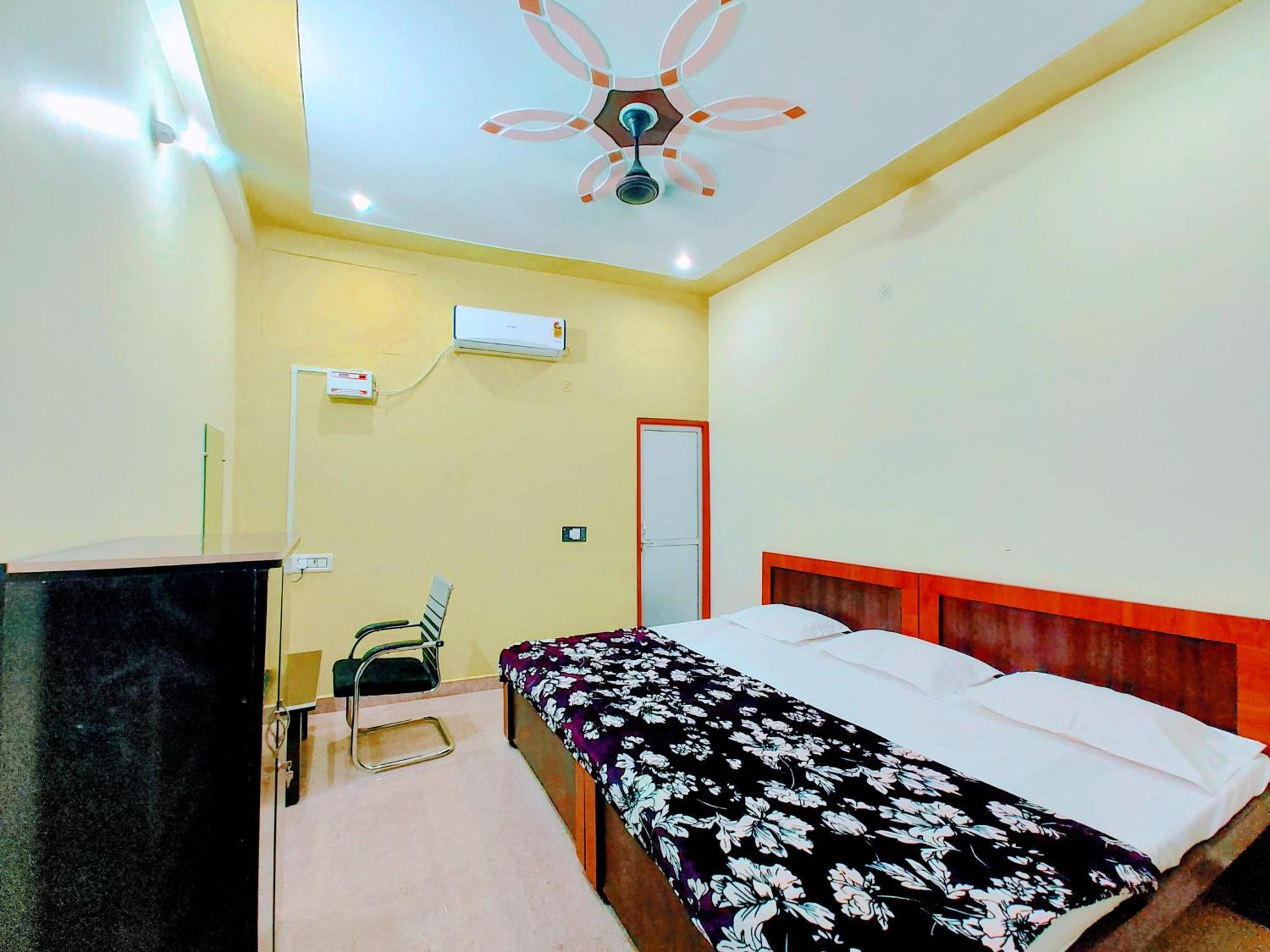 Hotel Raghukul Ayodhya Esterno foto