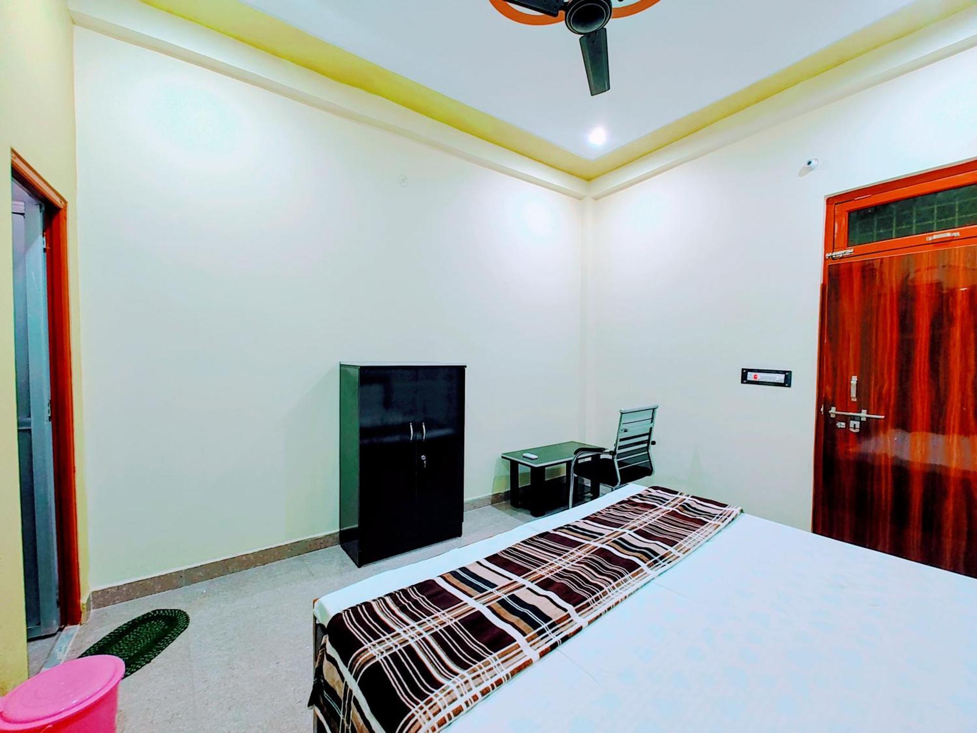 Hotel Raghukul Ayodhya Esterno foto