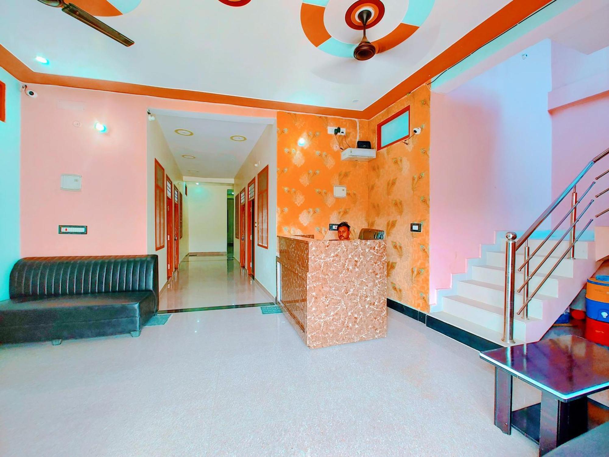 Hotel Raghukul Ayodhya Esterno foto