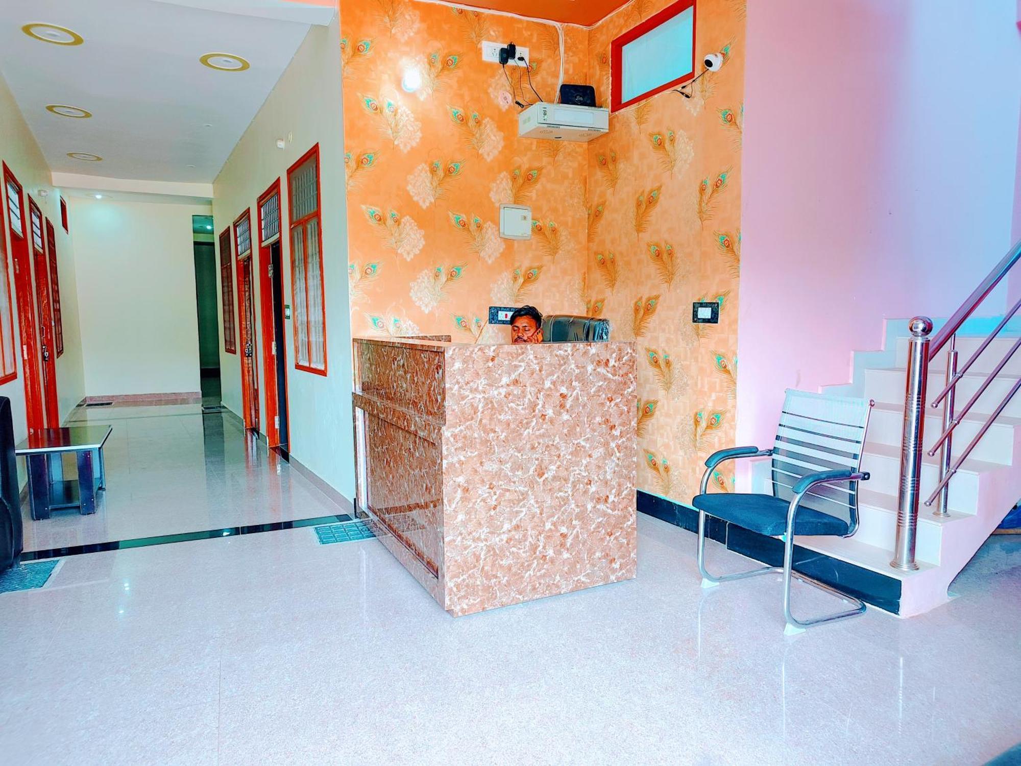 Hotel Raghukul Ayodhya Esterno foto